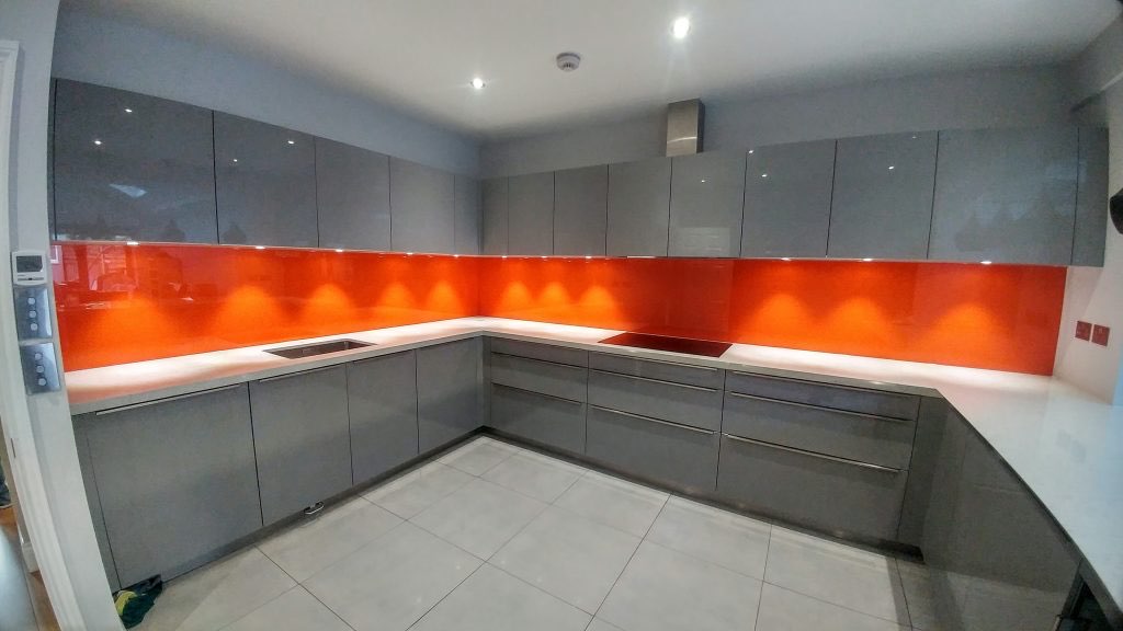 Create A Custom Made Splashback with The Help of Surbiton ...